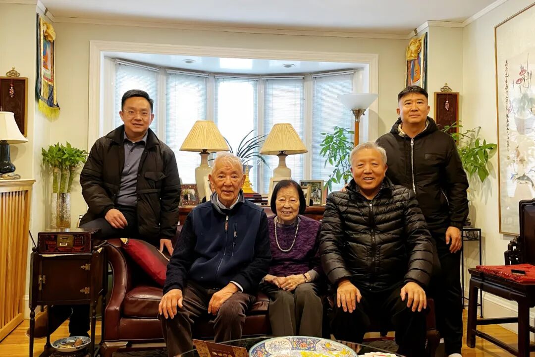 吴晓求一行赴美出席“北美明德论坛2025年会”并作主旨演讲